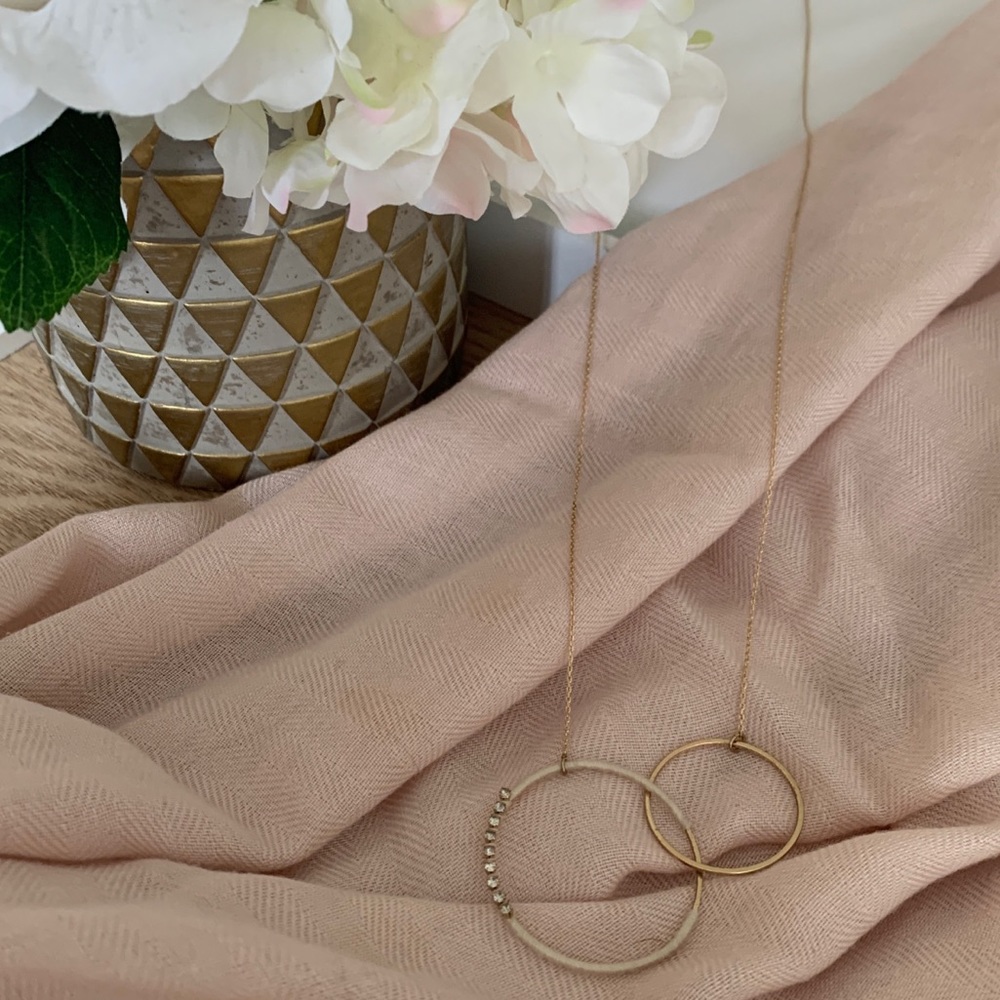 Loft necklace in gold and cream